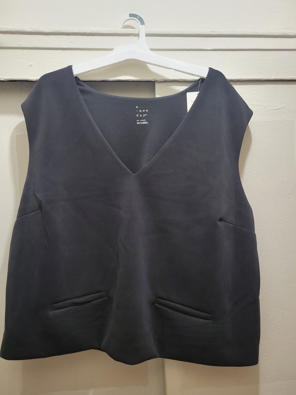 Women's Black V-Neck Sleeveless Top